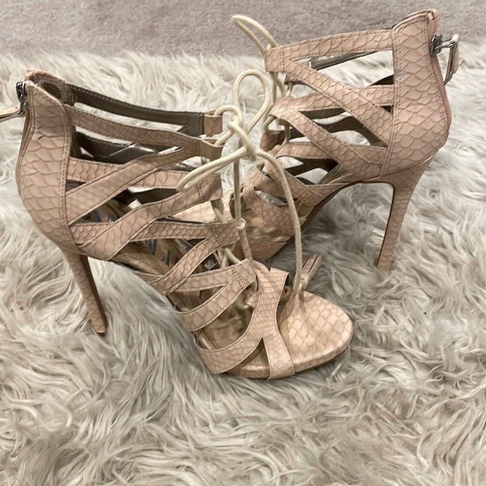 I’m selling Sam & Libby high heels